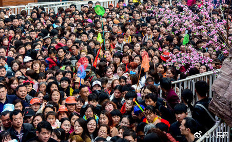 单架床怎么画小凤侃世界丨暖爸臭水沟里“拯救”废弃单车 俩闺女一旁加油助威_https://www.jmylbn.com_新闻资讯_第10张