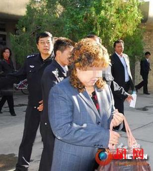 新疆&ldquo;最牛团长夫人&rdquo;被免职后仍在原单位上班