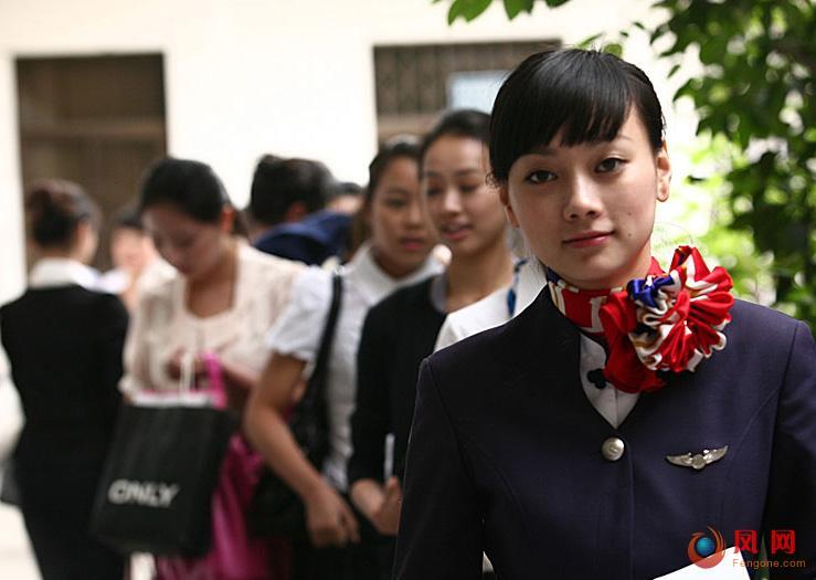 千余川妹子竞聘空姐角逐35个乘务员职位