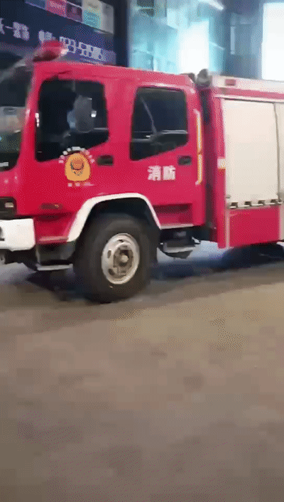 电影刚要开场，哗啦啦走了一排人！知道真相后，网友泪目了&hellip;