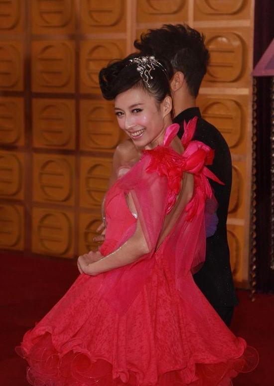 女星 tvb 雷人 造型 汪明荃 颁奖
