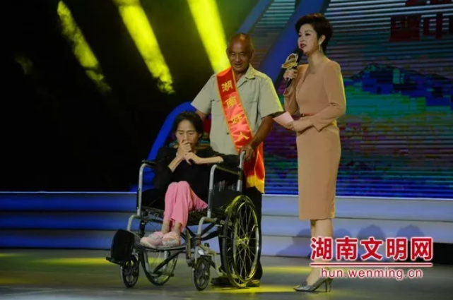 大学生走近“湖南好人”