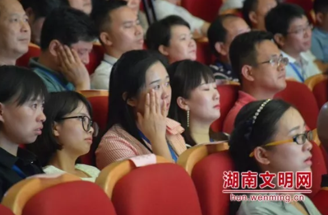 大学生走近“湖南好人”
