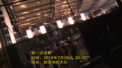 电影刚要开场，哗啦啦走了一排人！知道真相后，网友泪目了&hellip;