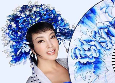 刘晓庆炫富 最新图集曝四千多平米后花园